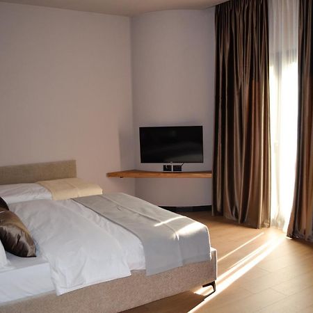 N'Peze Hotel Ljaknasi Exteriér fotografie