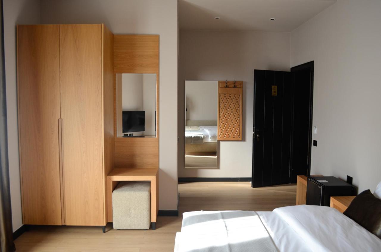 N'Peze Hotel Ljaknasi Exteriér fotografie