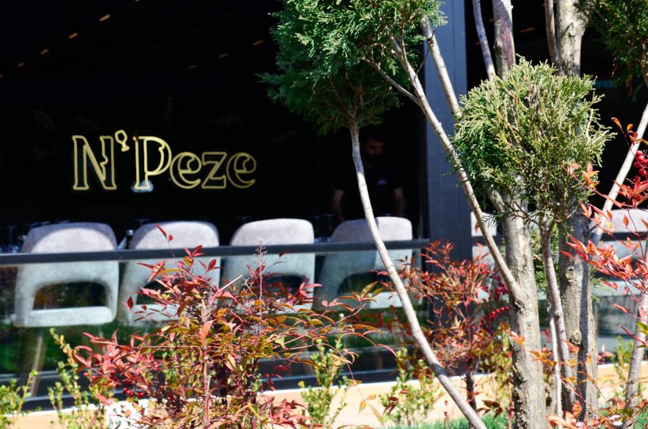 N'Peze Hotel Ljaknasi Exteriér fotografie