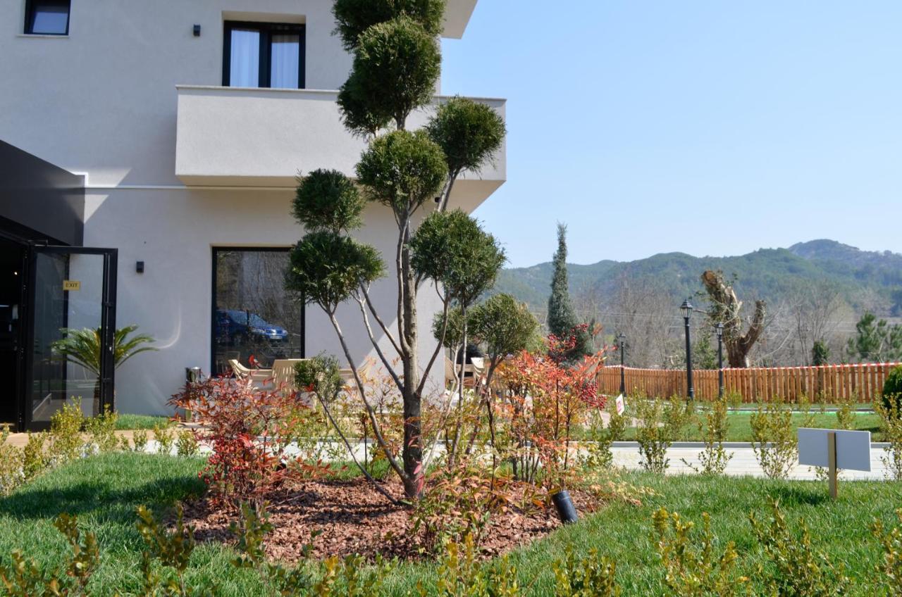N'Peze Hotel Ljaknasi Exteriér fotografie
