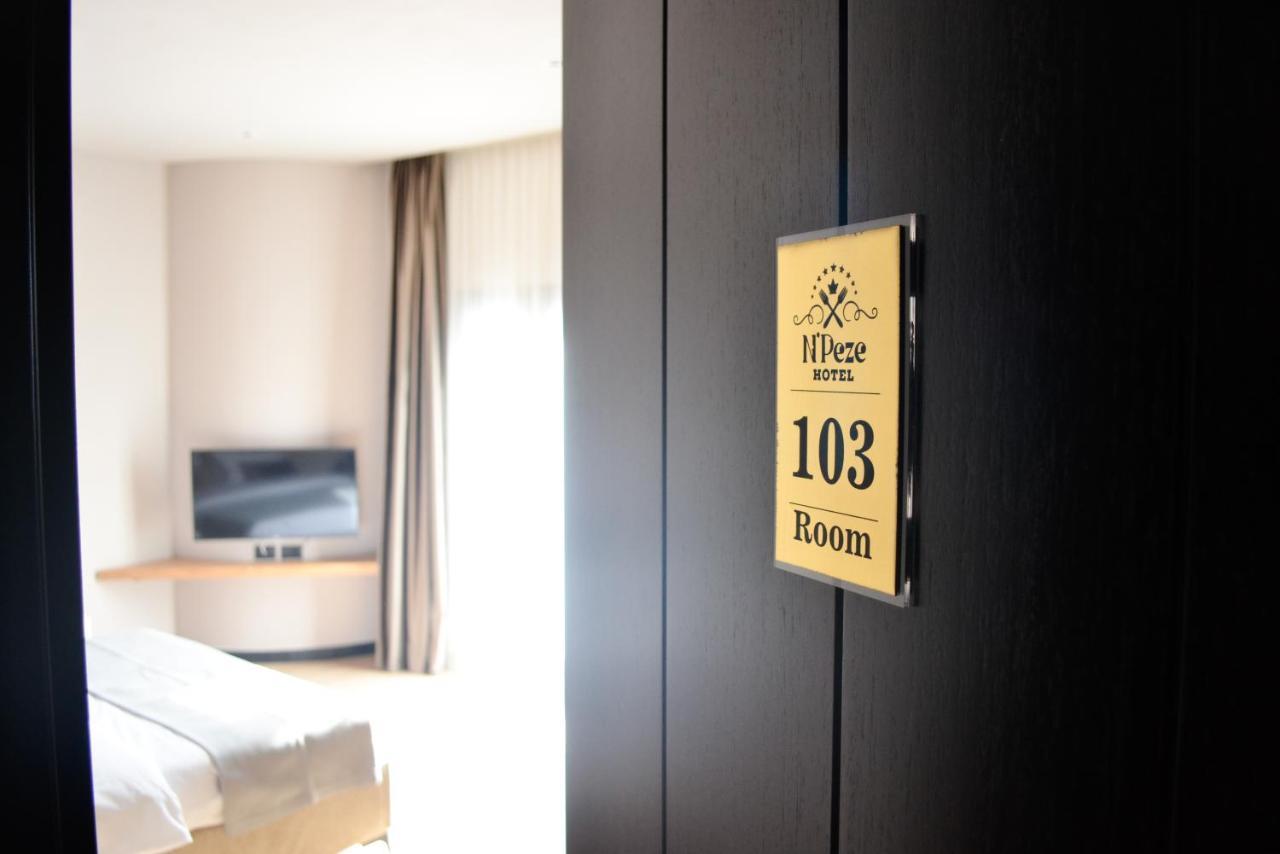 N'Peze Hotel Ljaknasi Exteriér fotografie