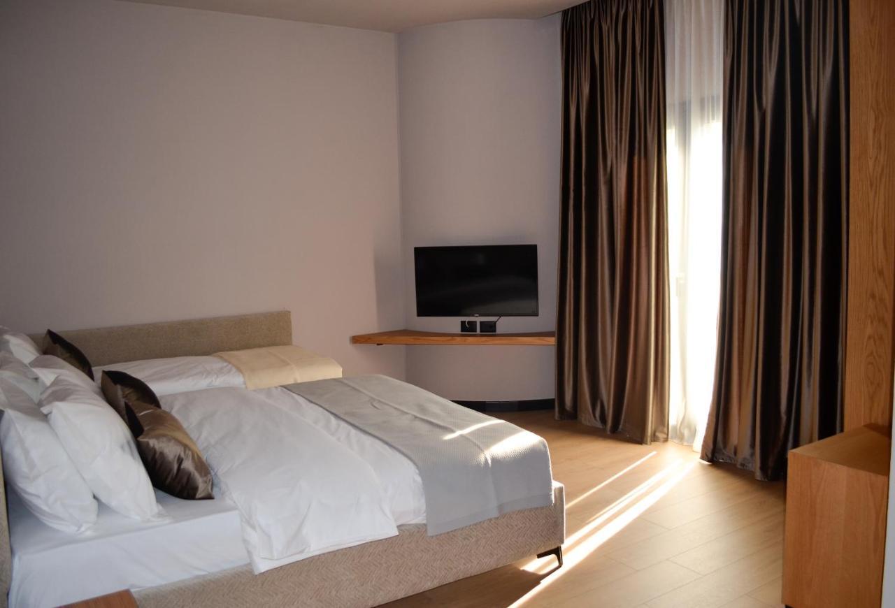 N'Peze Hotel Ljaknasi Exteriér fotografie